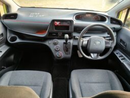 
										Toyota Sienta 2017 full									